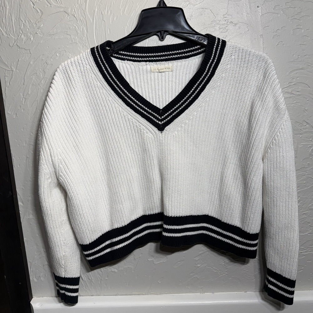 L.A. Hearts Cropped VNeck White Sweater Casual Minimalist Preppy 90's WMS Large